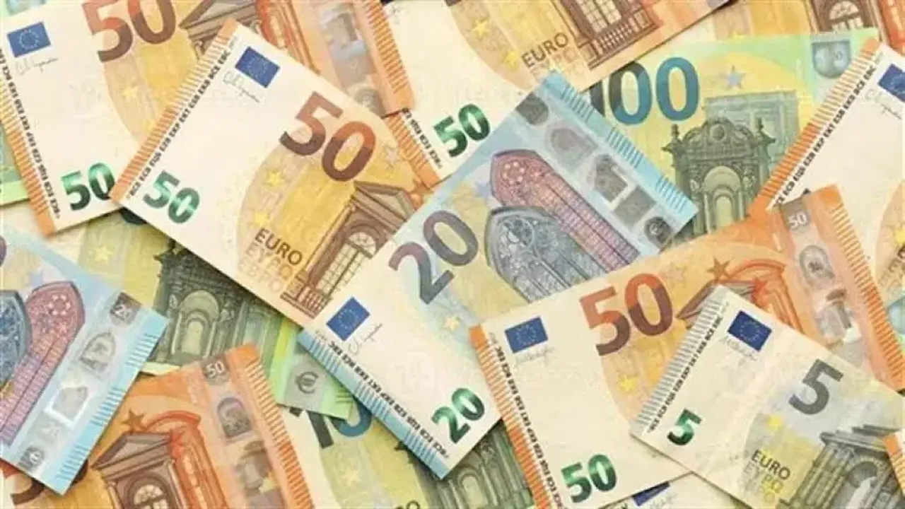 سعر اليورو مقابل العملات الأخرى اليوم الخميس